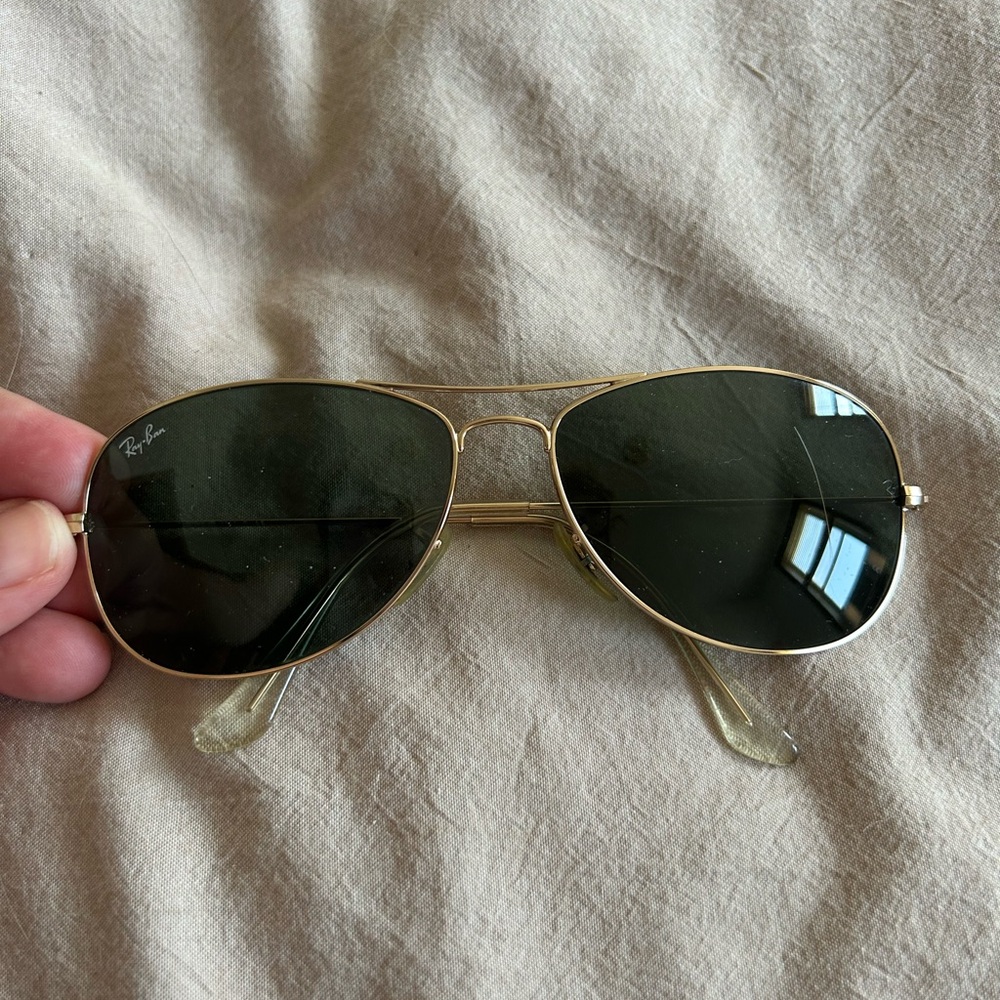 Ray-Ban Gold Aviator Sunglasses Classic Design